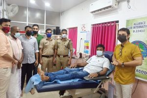 Read more about the article ആരോഗ്യ ബോധവൽക്കരണത്തിൻ്റെ ഭാഗമായി രക്തദാന ക്യാമ്പ് നടത്തി കാസർകോട് അലയൻസ് ക്ലബ്ബ്