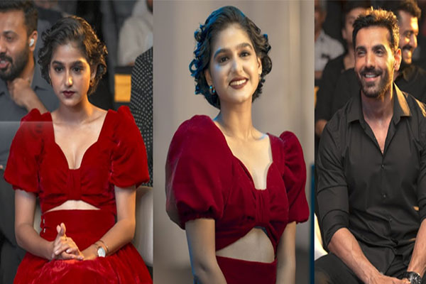 You are currently viewing മുഖസൗന്ദര്യം വർദ്ധിപ്പിക്കാൻ  പ്ലാസ്റ്റിക് സർജറി  നടത്തിയോ; സോഷ്യൽ മീഡിയയിലെ പ്രചാരണങ്ങൾക്ക് പിന്നിലെ സത്യം വെളിപ്പെടുത്തി അനശ്വര രാജൻ