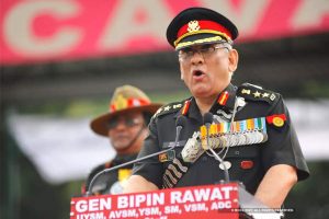 Read more about the article കോട മഞ്ഞില്‍ പൈലറ്റിന് കാഴ്ച നഷ്ടപ്പെട്ട് ഹെലികോപ്ടര്‍ മരത്തില്‍ തട്ടി; ദുരന്തത്തിൽ സംയുക്ത സൈനിക മേധാവി ജനറല്‍ ബിപിന്‍ റാവത്തും ഭാര്യയും ഉള്‍പ്പടെ 13 മരണം