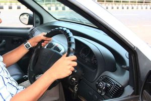 Read more about the article ഡ്രൈവിംഗ് ലൈസൻസിനുള്ള മെഡിക്കൽ സർട്ടിഫിക്കറ്റ് ആയുർവേദ ഡോക്ടർമാർക്കും നൽകാം; ഉത്തരവിട്ട്  ഗതാഗത മന്ത്രി