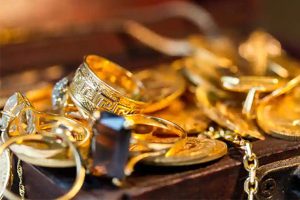 Read more about the article സഹപാഠിയായ സുഹൃത്തിൻ്റെ  വീട്ടിലെത്തി 11 ലക്ഷം രൂപയുടെ സ്വര്‍ണാഭരണങ്ങളുമായി കടന്നു: യുവതി അറസ്റ്റില്‍