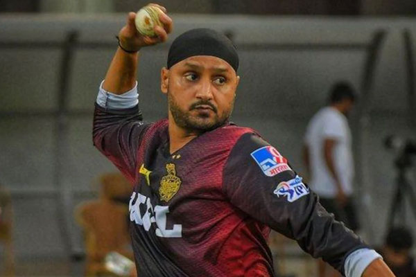 Read more about the article ക്രിക്കറ്റിൻ്റെ  എല്ലാ ഫോര്‍മാറ്റില്‍ നിന്നും വിരമിക്കുകയാണെന്ന്  ഹര്‍ഭജന്‍ സിങ്