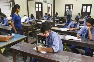 Read more about the article അധ്യാപകരും വിദ്യാർത്ഥികളും കോവിഡ് മാനദണ്ഡങ്ങൾ കർശനമായി പാലിക്കണം; മുന്നറിയിപ്പുമായി  ജില്ല മെഡിക്കൽ ഓഫീസർ