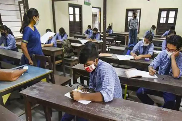 Read more about the article അധ്യാപകരും വിദ്യാർത്ഥികളും കോവിഡ് മാനദണ്ഡങ്ങൾ കർശനമായി പാലിക്കണം; മുന്നറിയിപ്പുമായി  ജില്ല മെഡിക്കൽ ഓഫീസർ