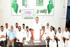 Read more about the article സി.എച്ച്. സെൻ്ററിന് ധന സഹായവും  കോവിഡ് കാലത്ത് നാട്ടിൽ കുടുങ്ങിയ സഹ പ്രവർത്തകർക്ക് സ്നേഹ സമ്മാനവും കൈമാറി ജിദ്ദ കെ. എം.സി.സി