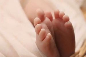 Read more about the article കരയാതിരിക്കാന്‍ ജനിച്ചയുടന്‍ കുട്ടിയെ ബക്കറ്റിലെ വെള്ളത്തില്‍ മുക്കി കൊന്നു: തൃശൂരില്‍ അമ്മയും കാമുകനും സുഹൃത്തും അറസ്റ്റില്‍