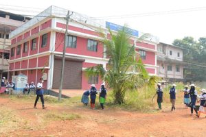 Read more about the article കാസര്‍കോട് ഗവ. കോളേജ് എന്‍.എസ്.എസ് വളണ്ടിയര്‍മാര്‍ കളക്ടറേറ്റ് പരിസരം  ശുചീകരിച്ചു