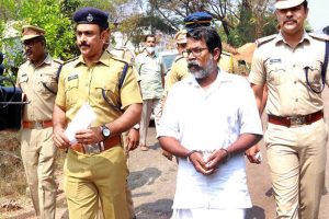 Read more about the article ഇടപ്പളളി പോണേക്കര ഇരട്ടകൊലപാതകം; 17 വർഷങ്ങൾക്ക് ശേഷം റിപ്പർ ജയാനന്ദനെ ക്രൈംബ്രാഞ്ച് അറസ്റ്റു ചെയ്തു