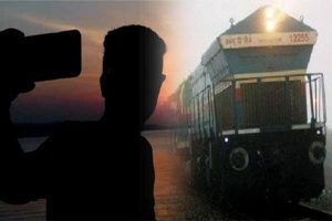 Read more about the article ട്രാക്കില്‍ കയറി ഓടുന്ന ട്രെയിനിന് മുന്നിൽനിന്നും സെൽഫി; രണ്ട് യുവാക്കൾക്ക് ദാരുണാന്ത്യം