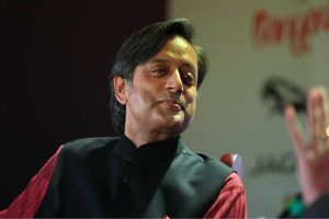 Read more about the article സിൽവർ ലൈൻ:  ശശിതരൂരും  യു.ഡി.എഫും തമ്മിലുള്ള തർക്കം സമവായത്തിലേക്ക്