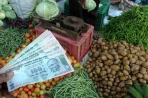 Read more about the article കേരളത്തിലെ പച്ചക്കറി വില റെക്കോര്‍ഡില്‍; കിട്ടാനില്ലെന്ന് വ്യാപാരികള്‍; ഫലം കാണാതെ സര്‍ക്കാര്‍ ഇടപെടൽ