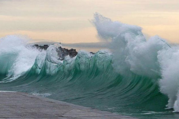 Read more about the article വിഴിഞ്ഞം മുതല്‍ കാസർകോട് വരെയുള്ള തീരപ്രദേശങ്ങളില്‍ വ്യാഴാഴ്ച ഉയര്‍ന്ന തിരമാലയ്ക്ക് സാധ്യത; ജാഗ്രതാ നിർദേശവുമായി ദേശീയ സമുദ്ര ഗവേഷണ കേന്ദ്രം