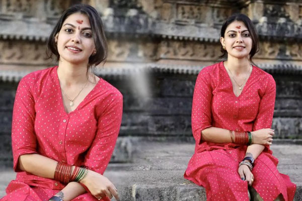 You are currently viewing ശൃംഗേരിയില്‍ നിന്ന് പോസിറ്റീവ് വൈബ്‌സ് തേടുന്നു ; യാത്രാചിത്രം ആരാധകരുമായി പങ്കുവെച്ച് അനുശ്രീ