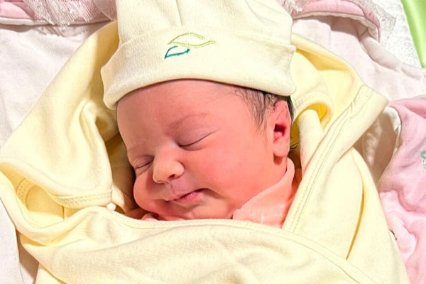 Read more about the article 2022ൽ ജനിച്ച ആദ്യ കണ്മണിയെ വരവേറ്റ രാജ്യം യു.എ.ഇ; കുഞ്ഞ് പിറന്നത് ഇന്ത്യന്‍ ദമ്പതികൾക്ക്