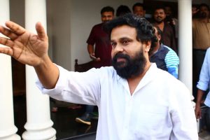 Read more about the article അന്വേഷണ ഉദ്യോഗസ്ഥരെ അപായപ്പെടുത്താൻ ശ്രമിച്ച കേസിൽ ദിലീപിനെ ക്രൈംബ്രാഞ്ചിന് ചോദ്യം ചെയ്യാം;  അറസ്റ്റ് പാടില്ല; ഇടക്കാല ഉത്തരവുമായി ഹൈക്കോടതി