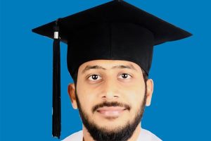 Read more about the article ഷാര്‍ജ ഖാസിമിയ്യ യൂണിവേഴ്‌സിറ്റിയില്‍ നിന്നും അറബിക് സാഹിത്യത്തില്‍ ഒന്നാം റാങ്ക്  നേടി സഅദിയ്യ പൂര്‍വ വിദ്യാര്‍ത്ഥി