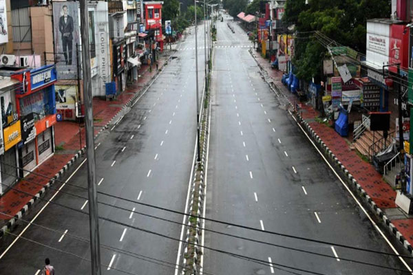 You are currently viewing കേരളത്തിൽ സ്കൂളുകള്‍ പൂർണമായും അടയ്ക്കും; സമ്പൂർണ ലോക്ഡൗൺ ഇല്ല: ഞായറാഴ്ചകളില്‍ കടുത്ത നിയന്ത്രണം