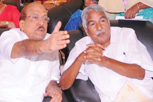 Read more about the article ജനാധിപത്യത്തില്‍ ചിന്തിക്കാന്‍ കഴിയാത്ത തീരുമാനമാണ് ലോകായുക്ത ഓര്‍ഡിനന്‍സെന്ന് മുസ്‍ലിം ലീഗ്; തിരിച്ചടി ഭയന്നാണ് സര്‍ക്കാര്‍ ലോകായുക്തയുടെ ചിറകരിയുന്നതെന്ന് ഉമ്മൻ ചാണ്ടി