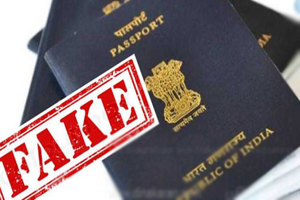 Read more about the article വ്യാജ വിലാസത്തിലുള്ള  പാസ്പോർട്ടുകളും  യാത്രാ രേഖകളും വീട്ടിൽ നിന്ന് പിടികൂടി; കീഴൂർ സ്വദേശിക്കെതിര പോലീസ് കേസെടുത്തു