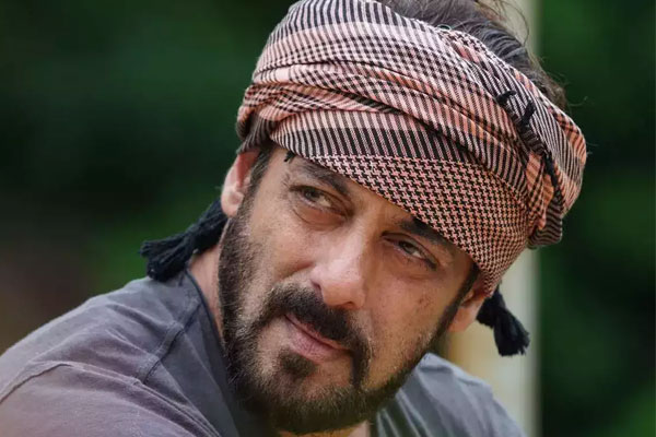 You are currently viewing സല്‍മാന്‍ ഖാൻ്റെ  പന്‍വേല്‍ ഫാം ഹൗസില്‍ സിനിമാ താരങ്ങളുടെ മൃതദേഹങ്ങള്‍; ആരോപണങ്ങള്‍ക്കെതിരെ സല്‍മാന്‍