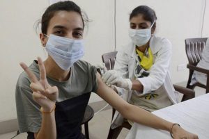 Read more about the article കാസർകോട് ജില്ലയില്‍ കരുതല്‍ ഡോസ് വാക്‌സിനേഷന്‍ ആരംഭിച്ചു; മുഴുവന്‍ ആളുകളും വാക്‌സിന്‍ എടുക്കണമെന്ന് ഡി. എം. ഓ