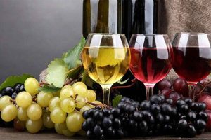 Read more about the article പഴങ്ങളില്‍ നിന്നും വീര്യം കുറഞ്ഞ വൈന്‍; ഫ്രൂട്ട് വൈന്‍ പദ്ധതി കേരളം പുതിയ മദ്യനയത്തില്‍ ഉള്‍പ്പെടുത്തും