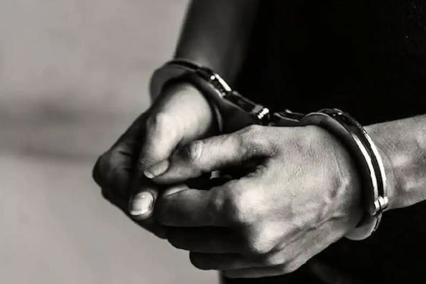 Read more about the article ഉക്രെയ്‌നില്‍ കുടുങ്ങിയ വിദ്യാര്‍ത്ഥിനിയെ നാട്ടിലെത്തിക്കാമെന്ന് വാഗ്ദാനം; പ്രധാനമന്ത്രിയുടെ ഓഫീസില്‍ നിന്നാണെന്നും പറഞ്ഞ് പണം തട്ടിയ ആള്‍ അറസ്റ്റില്‍