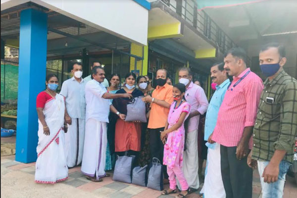 Read more about the article ജൈവ അരി ബേഡകം റൈസ് ‘ഉമ’ വിപണിയില്‍; വിപണനോദ്ഘാടനം നിര്‍വ്വഹിച്ചു