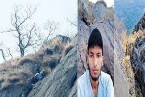 Read more about the article ചെറാട് മലയില്‍ കുടുങ്ങിയ യുവാവിനെ രക്ഷിക്കാനുള്ള ശ്രമങ്ങള്‍ തുടരുന്നു; കോസ്റ്റ് ഗാര്‍ഡ് ഹെലികോപ്റ്റര്‍ ഇറക്കാനായില്ല; പര്‍വതാരോഹക സംഘത്തെ നിയോഗിക്കുമെന്ന് കളക്ടര്‍