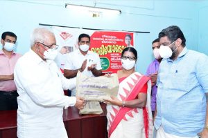 Read more about the article നീലേശ്വരം നഗരസഭയിൽ  ജനപ്രതിനിധികളും ജീവനക്കാരും ബുധനാഴ്ചകളില്‍ ഖാദി ധരിക്കും