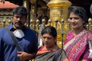 Read more about the article ചിരഞ്ജീവിക്കൊപ്പം ശബരിമലയിൽ ദർശനം നടത്തിയത് യുവതിയല്ല; വ്യാജവാർത്ത നൽകിയവർക്കെതിരെ തിരുവിതാംകൂര്‍ ദേവസ്വം ബോർഡ്