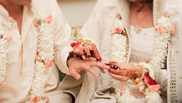 Read more about the article ആദ്യരാത്രി നവ വധുവിനൊപ്പം  താമസിച്ചതിന് ശേഷം സ്വര്‍ണവും പണവുമായി വരന്‍  മുങ്ങി