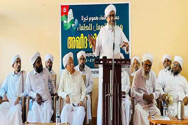 Read more about the article വർഗീയ തീവ്രവാദ ചിന്തകൾക്കും സാമൂഹിക തിന്മകൾക്കുമെതിരെ മതപണ്ഡിതർ പ്രതികരിക്കുക: പേരോട് സഖാഫി