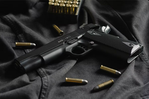 Read more about the article റൈഫിളിന് 1.15 ലക്ഷം; ജീവിക്കാൻ തോക്ക് വേണമോ? ലൈസൻസ് എങ്ങിനെ കിട്ടും? ആർക്കും തോക്ക് ലഭിക്കുമോ?; കൂടുതൽ അറിയാം