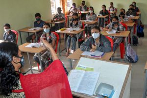 Read more about the article കേരളത്തിലെ  കൊവിഡ് നിയന്ത്രണങ്ങളിൽ കൂടുതൽ ഇളവുകൾ ; ഞായറാഴ്ച നിയന്ത്രണം പിൻവലിച്ചു; സ്‌കൂളുകൾ പഴയ രീതിയിലേക്ക് മാറുന്നു