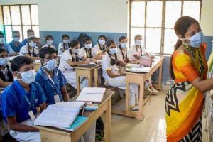 Read more about the article സംസ്ഥാനത്ത്  തിങ്കളാഴ്ച  മുതൽ സ്കൂളുകൾ തുറക്കുന്നു; ശനിയാഴ്ച പ്രവർത്തി ദിവസമാക്കിയ തീരുമാനത്തിനെതിരെ അധ്യാപക സംഘടനകൾ