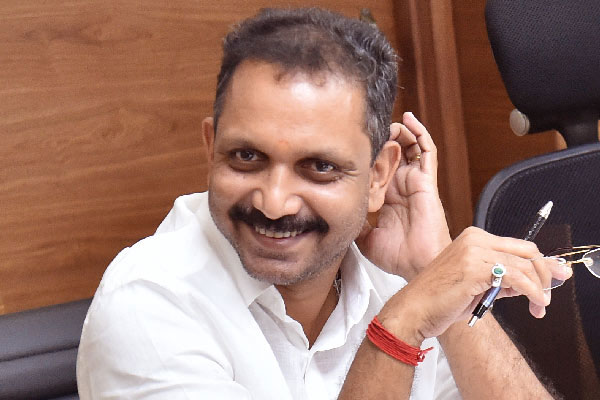 You are currently viewing കേന്ദ്രം അവതരിപ്പിച്ചത് രാജ്യത്തെ എല്ലാ വിഭാഗം ജനങ്ങളിലേക്കും വികസനമെത്തിക്കുന്ന ബജറ്റ്; മോദി സര്‍ക്കാര്‍ ആഗ്രഹിക്കുന്നത് സംസ്ഥാനങ്ങളെ ചേര്‍ത്ത് നിര്‍ത്തിയുള്ള വികസനം: കെ. സുരേന്ദ്രൻ