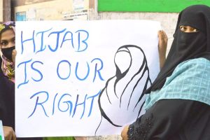 Read more about the article ഹിജാബ് വിവാദം; തിങ്കൾ മുതല്‍ ഈ മാസം 19വരെ ഉടുപ്പിയില്‍ നിരോധനാജ്ഞ; പ്രതിഷേധ പ്രകടനങ്ങള്‍, മുദ്രാവാക്യം വിളികള്‍, പ്രസംഗങ്ങള്‍ എന്നിവ നിരോധിച്ചു