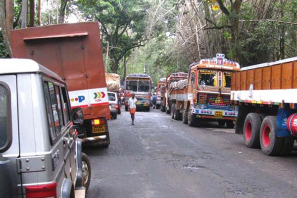 Read more about the article വയനാട്ടിലെ വാഹന പരിശോധന;  കർണാടക ബസിൽനിന്നും ഒന്നര കോടി രൂപയുടെ സ്വർണാഭരണം പിടികൂടി