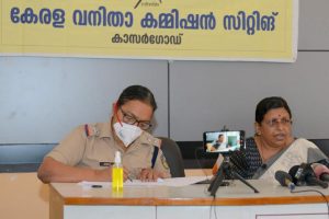 Read more about the article അദാലത്തില്‍ 13 പരാതികള്‍ തീര്‍പ്പാക്കി; വിവാഹ പൂര്‍വ കൗണ്‍സിലിംഗ് നിര്‍ബന്ധമാക്കണമെന്ന്  വനിതാ കമ്മീഷന്‍ അധ്യക്ഷ അഡ്വക്കേറ്റ് പി. സതീദേവി