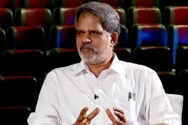 Read more about the article കെ റെയിൽ സമരത്തിനെത്തുന്നവർക്ക് അരി കഴുകുന്നത് കോൺഗ്രസ്, വെള്ളം വയ്ക്കുന്നത് ബി.ജെ.പി, അടുപ്പ് കൂട്ടുന്നത് എസ്.ഡി.പി.ഐ, തീ കത്തിക്കുന്നത് ജമാഅത്തെ ഇസ്ലാമി: എ വിജയരാഘവൻ