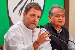 Read more about the article രാഹുൽ ഗാന്ധി കോൺഗ്രസ് അധ്യക്ഷ സ്ഥാനം ഏറ്റെടുക്കണം; അദ്ദേഹത്തിന് മാത്രമേ മോദിയെ എതിർക്കാനാവൂ: അശോക് ഗെഹ്‌ലോട്ട്