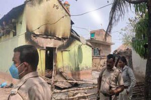 Read more about the article പശ്ചിമ ബംഗാളില്‍ രാഷ്ട്രീയ സംഘര്‍ഷത്തില്‍ വീടുകള്‍ തീയിട്ടനിലയില്‍;  പത്തു പേര്‍ വെന്തുമരിച്ചു