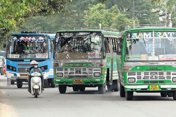 You are currently viewing സംസ്ഥാനത്തെ പ്രൈവറ്റ് ബസ് ചാർജ് വർധനവിന് ഇടതുമുന്നണിയുടെ  അംഗീകാരം; മിനിമം ചാർജ് 8 രൂപയിൽ നിന്ന് 10 രൂപയാക്കി