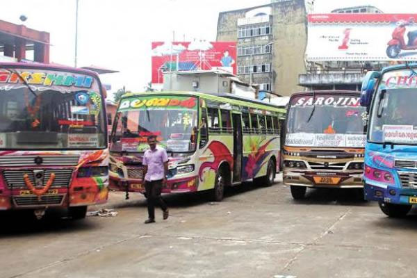 Read more about the article മിനിമം ചാർജ് 12 രൂപയാക്കണം; ഈ മാസം 31ന് ഉള്ളിൽ സമരം പ്രഖ്യാപിക്കുമെന്ന്  സ്വകാര്യ ബസുടമകൾ