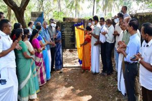 Read more about the article നീലേശ്വരം നഗരസഭയുടെ കീഴിലെ രണ്ടാമത്തെ പൊതുശ്മശാനവും അത്യാധുനിക സൗകര്യത്തോട് കൂടിയ  വാതക ശ്മശാനമായി മാറുന്നു; നഗരസഭാ ചെയർപേഴ്സൺ തറക്കല്ലിട്ടു