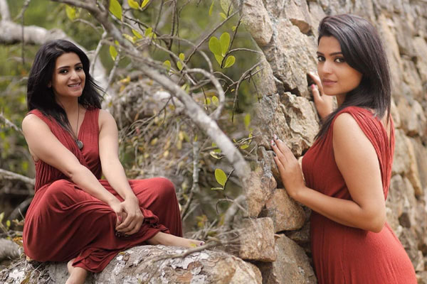 Read more about the article ലൂയിസ്; ശ്രീനിവാസൻ ചിത്രത്തിൽ നായികയാകാൻ ദിവ്യാ പിള്ള