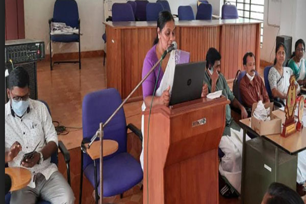 Read more about the article ഈസ്റ്റ് എളേരിയിലും പേപ്പര്‍ രഹിത ബജറ്റ്  അവതരണം; അടിസ്ഥാന സൗകര്യമേഖലയ്ക്ക് ഉയര്‍ന്ന പ്രാധാന്യം;  കാര്‍ഷിക, വിനോദ സഞ്ചാര മേഖലകള്‍ക്ക് മുന്‍തൂക്കം