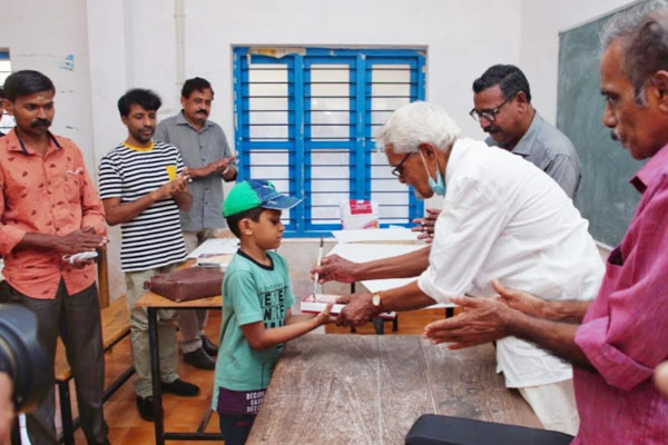 Read more about the article ആസാദി കാ അമൃത് മഹോത്സവം: ചിത്രകലാ ക്യാമ്പിൽ ശ്രദ്ധേയമായി രണ്ടാം ക്ലാസുകാരൻ ജീവൻ