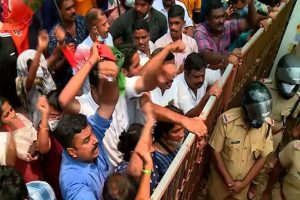 Read more about the article കെ റെയിൽ കല്ലിടലിനെതിരെ പ്രതിഷേധിച്ച നാട്ടുകാർക്ക് നേരെ പോലീസ് അതിക്രമം; ചങ്ങനാശേരിയിൽ നാളെ ഹർത്താൽ